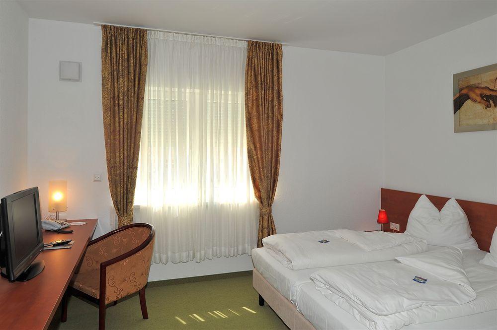 Hotel Aurora Erlangen Heßdorf Exterior foto